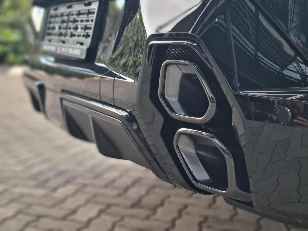 2023 BMW XM - Black Sapphire Metallic (M Performance)