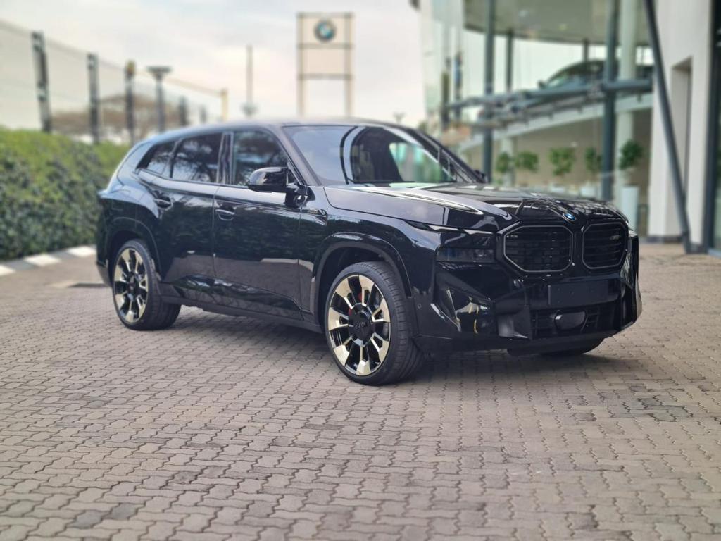 2023 BMW XM - Black Sapphire Metallic (M Performance)