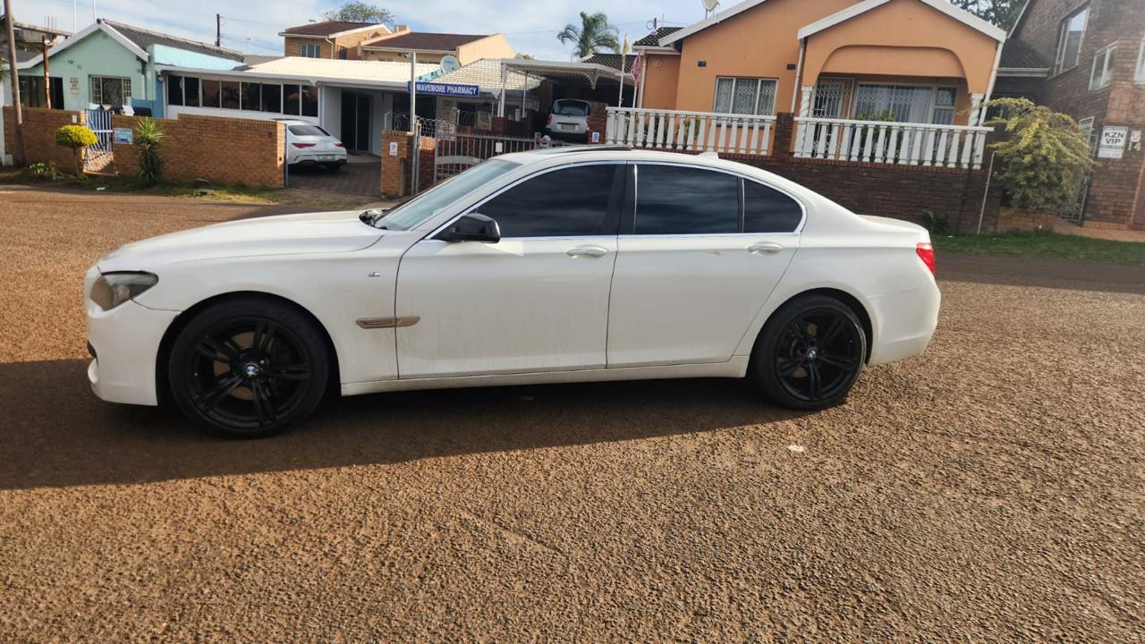 BMW 750d xDrive M Sport – Alpine White