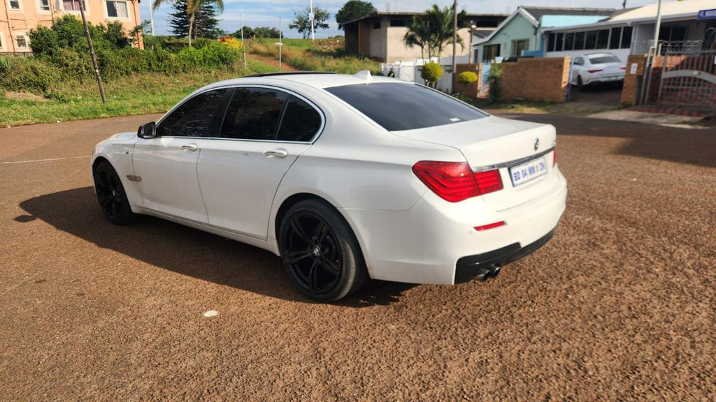 BMW 750d xDrive M Sport – Alpine White