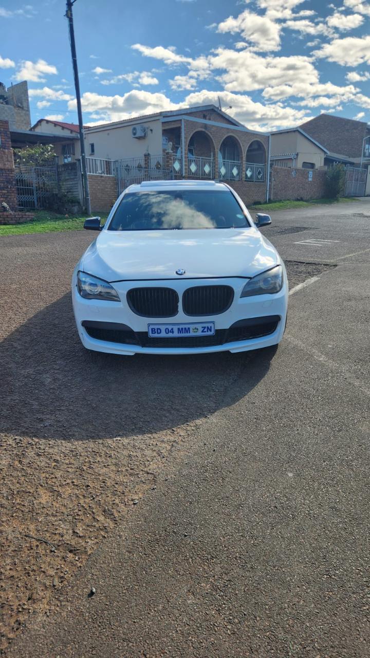 BMW 750d xDrive M Sport – Alpine White